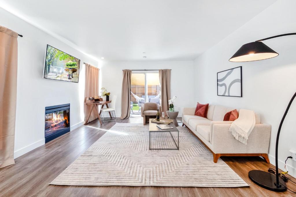 Modern Oasis - image 2