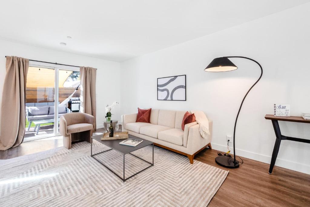 Modern Oasis - image 4