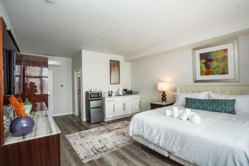 Luxurious Studio in Heart of San Diego w Cali King - main image