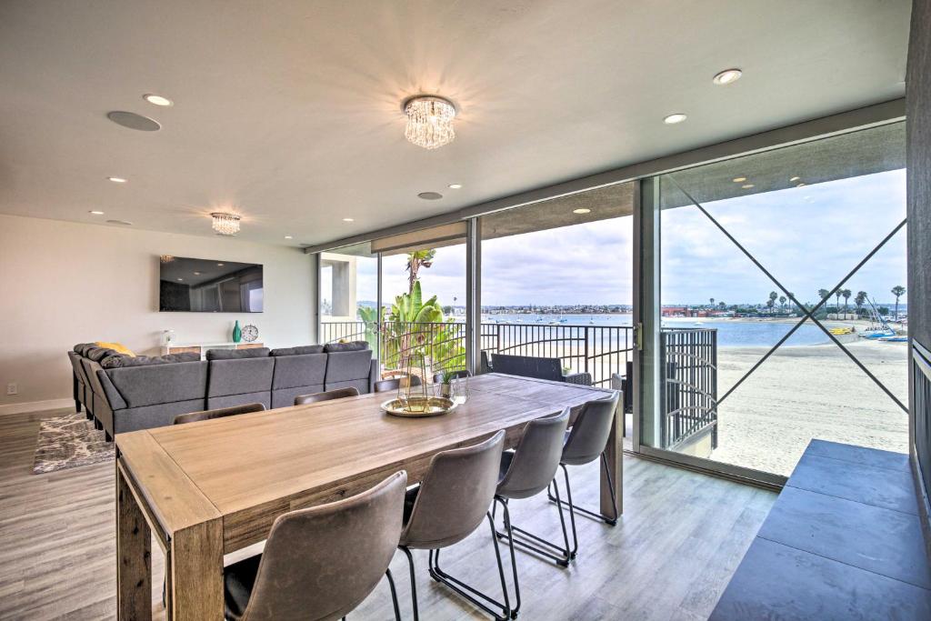 Bright Updated Townhome with Mission Bay View! - image 2