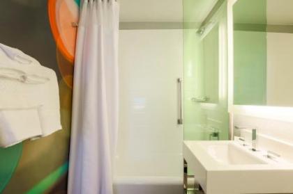 Courtyard by Marriott San Francisco Union Square - image 3