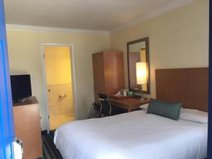 Surf Motel - image 2