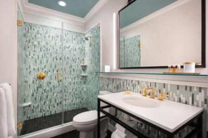 Courtyard by Marriott San Francisco Downtown/Van Ness Ave - image 3