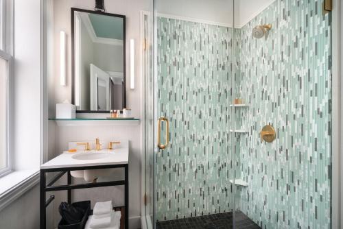Courtyard by Marriott San Francisco Downtown/Van Ness Ave - image 4