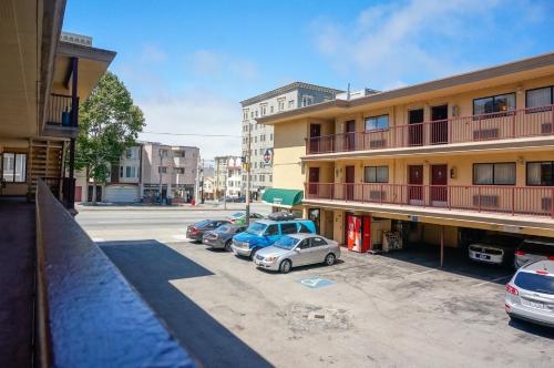 Van Ness Inn - main image