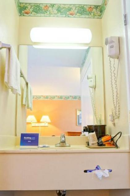 Van Ness Inn - image 2