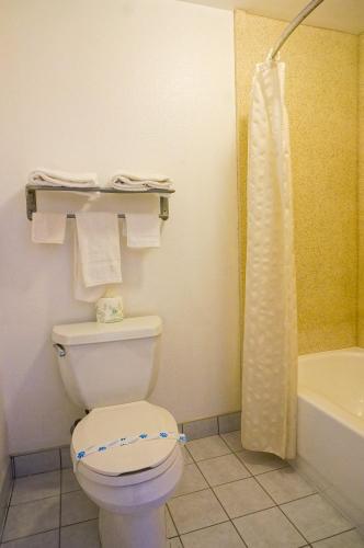 Van Ness Inn - image 3