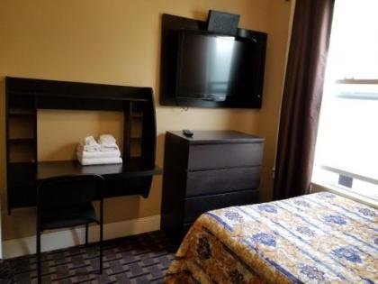 Twin Peaks Hotel - image 2