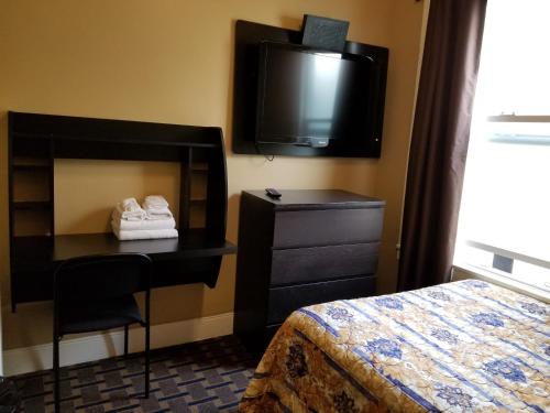 Twin Peaks Hotel - image 2