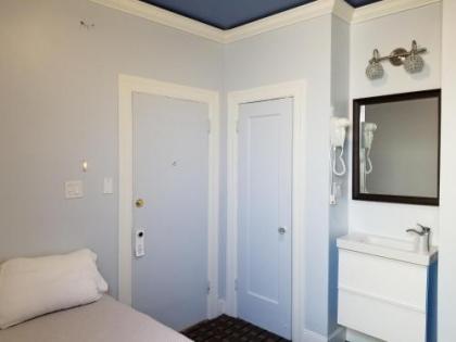Twin Peaks Hotel - image 4