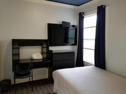 Twin Peaks Hotel - image 5