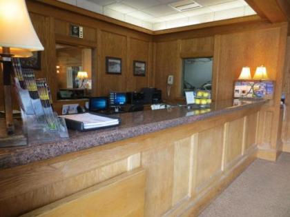 Cow Hollow Inn and Suites - image 3