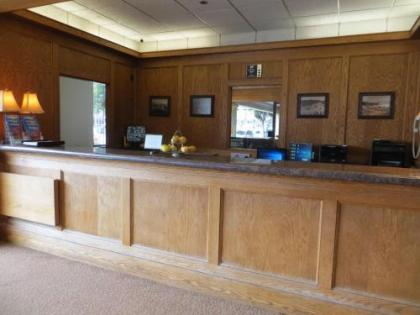 Cow Hollow Inn and Suites - image 4