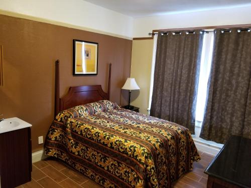 Page Hotel - image 4