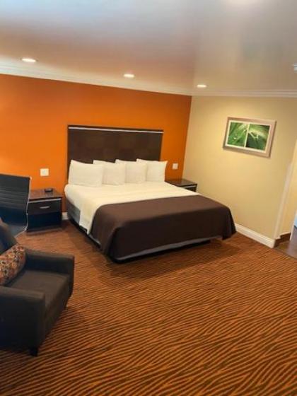 Convention Center Inn & Suites - image 4