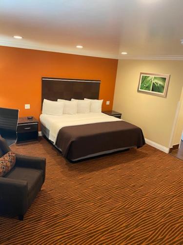 Convention Center Inn & Suites - image 4