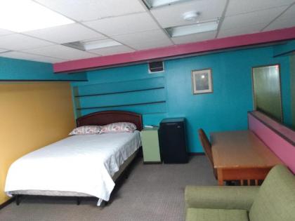 Shared Loft-KingQueen beds & 2 sofa beds sleeps 9 - image 10