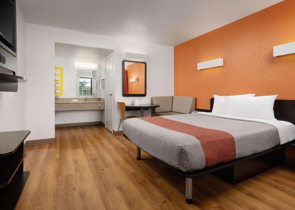 Motel 6-San Luis Obispo CA - South - image 7