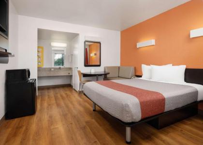 Motel 6-San Luis Obispo CA - South - image 9