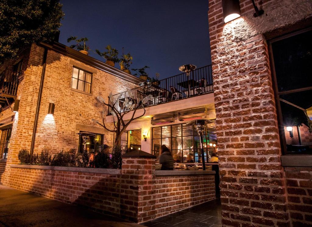 Granada Hotel & Bistro - image 4