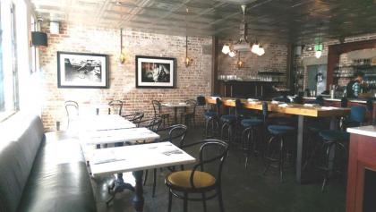 Granada Hotel & Bistro - image 8