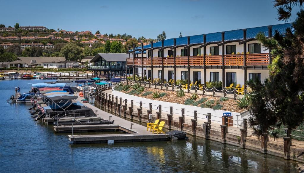 Lakehouse Hotel and Resort - main image
