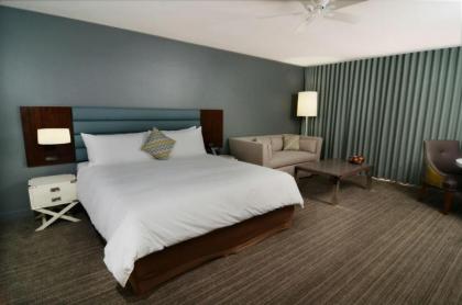 Lakehouse Hotel and Resort - image 4