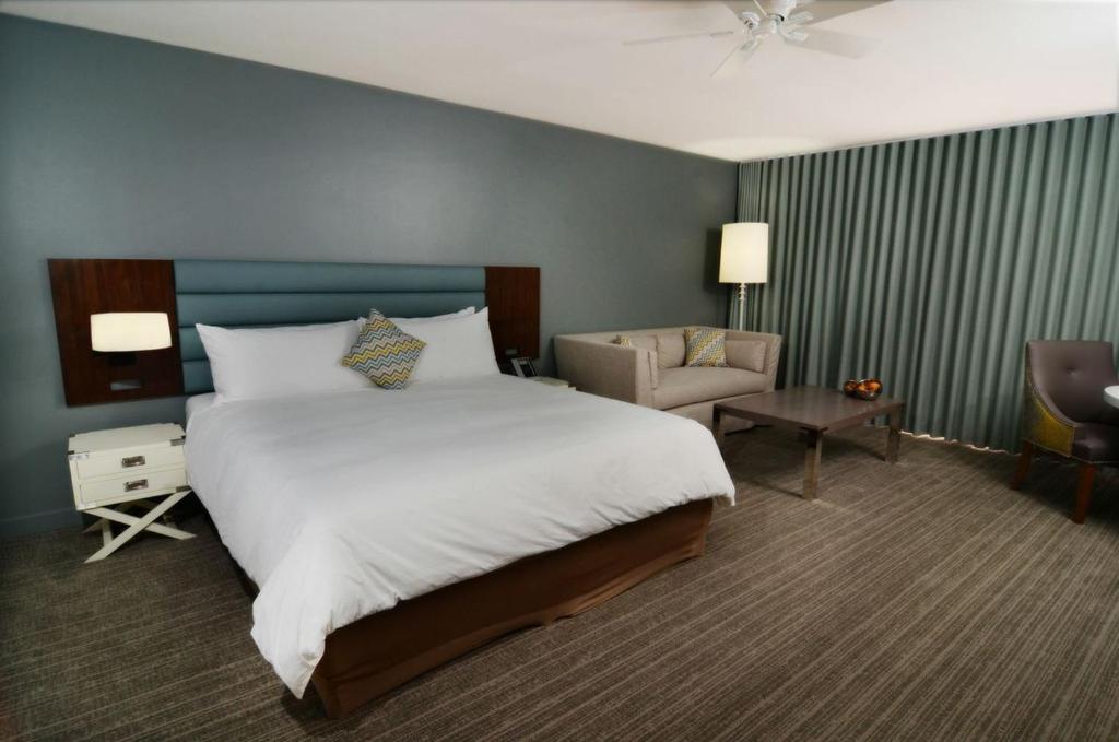 Lakehouse Hotel and Resort - image 4