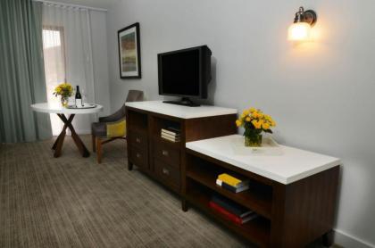 Lakehouse Hotel and Resort - image 5