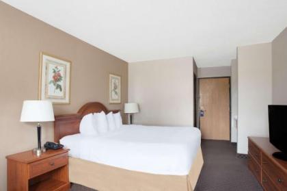 Baymont Inn & Suites by Wyndham San Marcos - image 2
