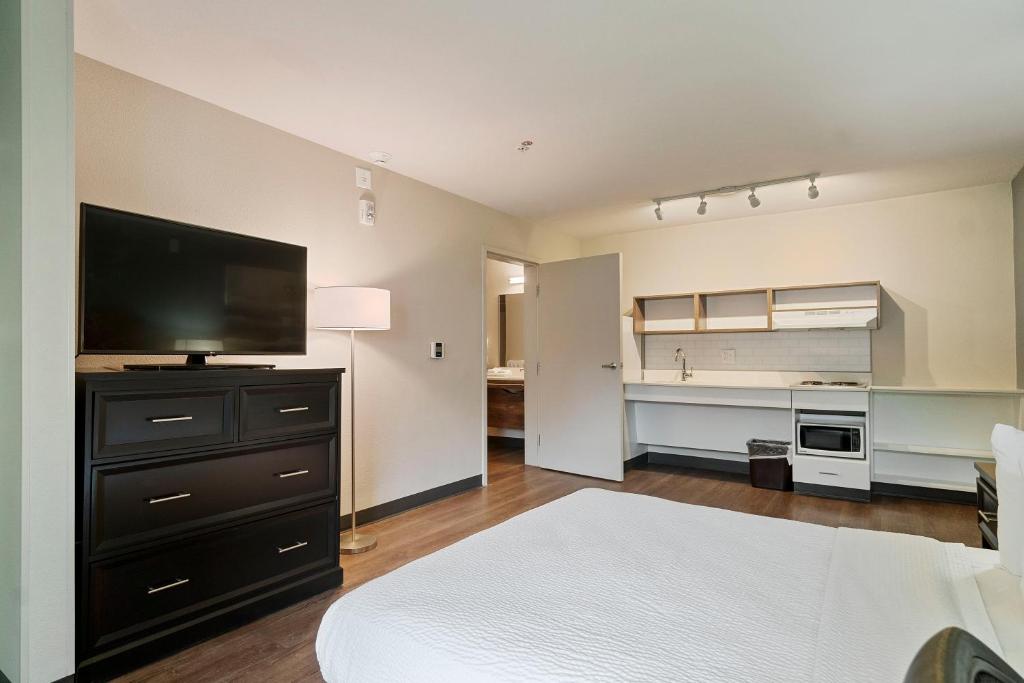 Extended Stay America Suites - San Francisco - San Mateo - SFO - image 3