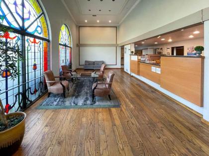 Sunrise Hotel - image 11