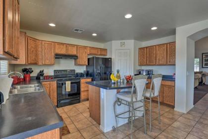 Family Home with Hot Tub on Johnson Ranch Golf Course - image 8