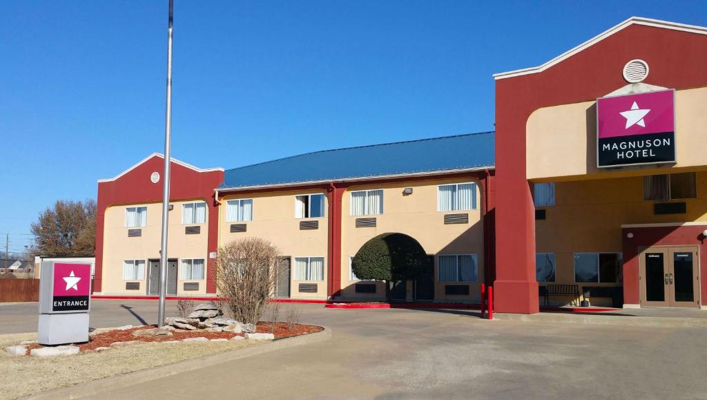 Magnuson Hotel Sand Springs – Tulsa West - image 2