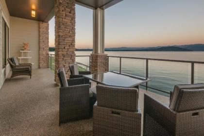 Exclusive Seasons at Sandpoint townhome Idaho