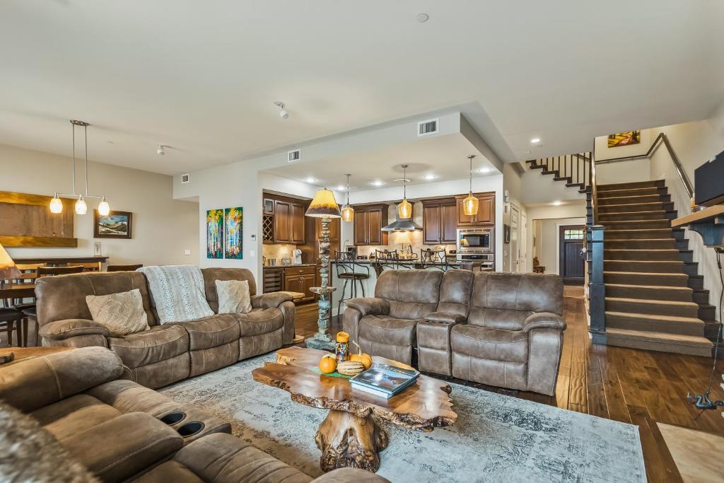 Exclusive Seasons at Sandpoint Townhome - image 2
