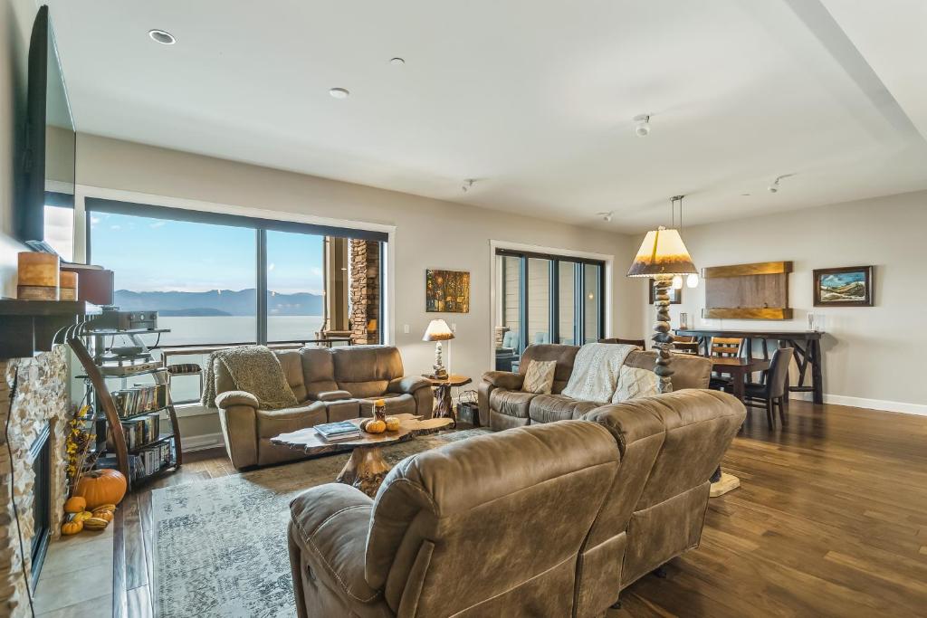 Exclusive Seasons at Sandpoint Townhome - image 4