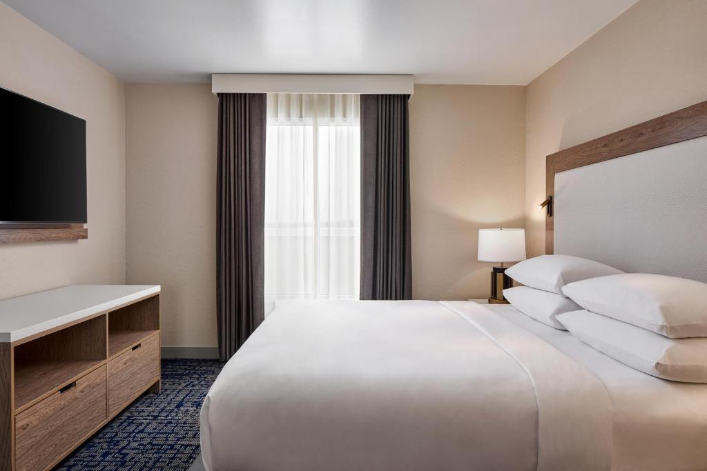 Sheraton Richmond Airport Hotel - image 7