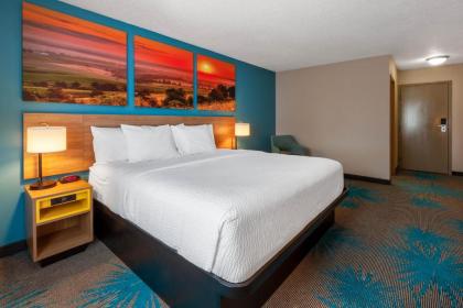 Days Inn by Wyndham Sandusky Cedar Point - image 11
