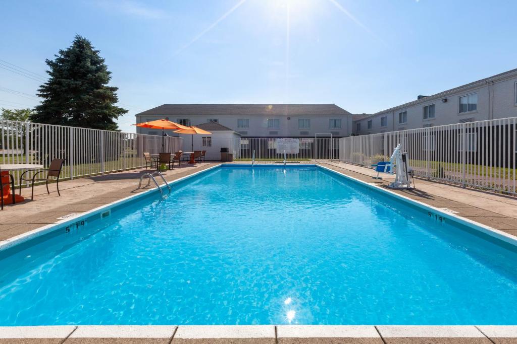 Days Inn by Wyndham Sandusky Cedar Point - image 5