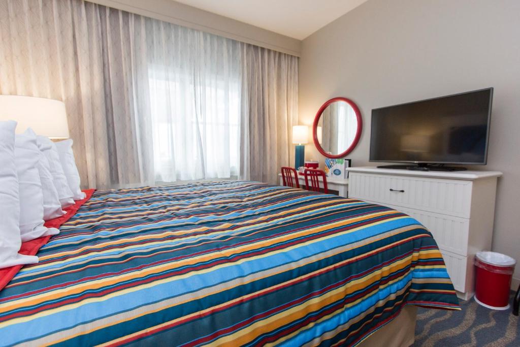 Cedar Point Hotel Breakers - image 3