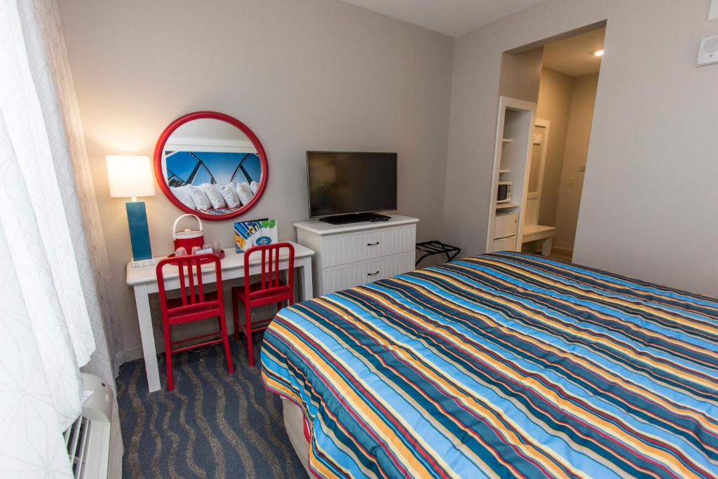 Cedar Point Hotel Breakers - image 4