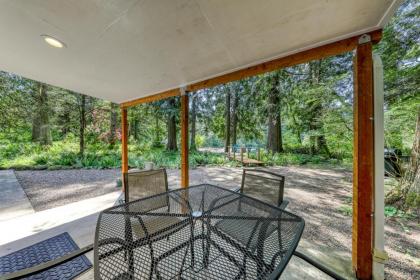 Bob's Riverfront Retreat - image 13