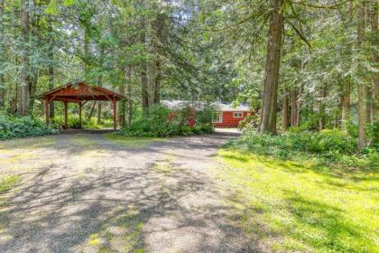Bob's Riverfront Retreat - image 2