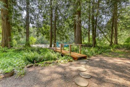 Bob's Riverfront Retreat - image 6