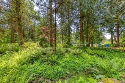 Bob's Riverfront Retreat - image 9