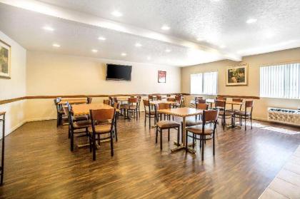 Econo Lodge Inn & Suites Sandy - image 11