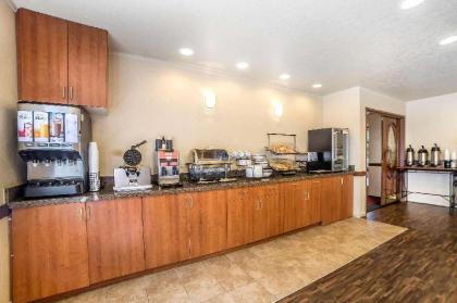 Econo Lodge Inn & Suites Sandy - image 7