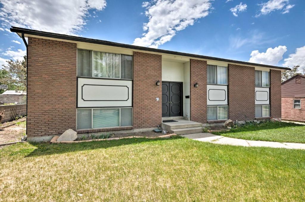 Pet-Friendly Sandy Abode - 14 Mi to Snowbird! - image 3