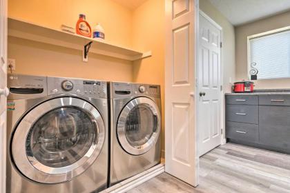 Pet-Friendly Sandy Abode - 14 Mi to Snowbird! - image 9